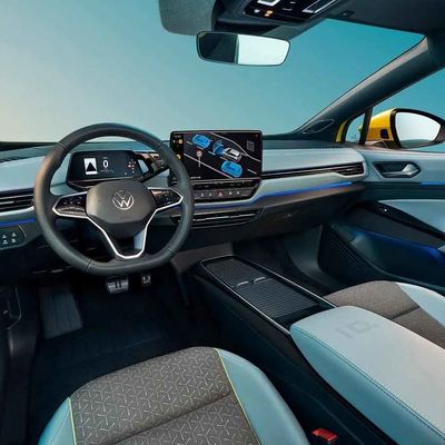 موجود است خودرو EV SUV Volkswagen ID4 X پارکینگ خودرو 600 کیلومتر برد برای خانواده