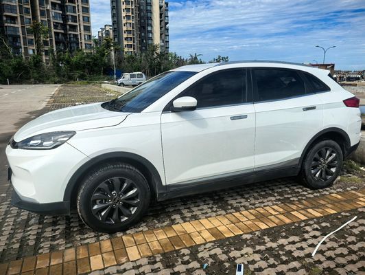 استفاده شده برد 400km 160kW SUV الکتریکی Weltmeister ماشین دست دوم حالت خوب کم مایل سیاه