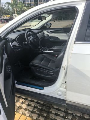 استفاده شده برد 400km 160kW SUV الکتریکی Weltmeister ماشین دست دوم حالت خوب کم مایل سیاه