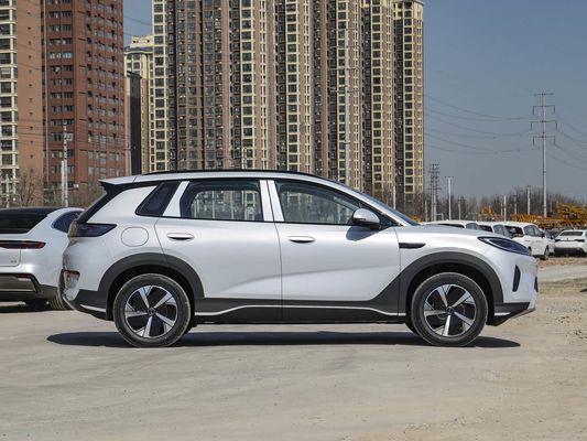 صفحه نمایش لمسی ویژگی های داخلی خودرو مدل 2025 BYD EV با سقف خورشیدی و 60.9 کیلو وات ساعت انرژی باتری شارژ سریع خودرو الکتریکی فروش داغ