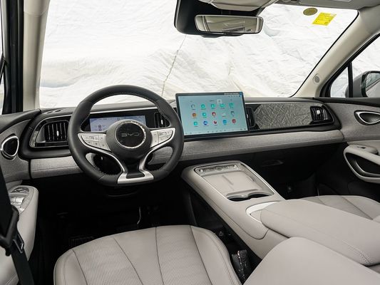 صفحه نمایش لمسی ویژگی های داخلی خودرو مدل 2025 BYD EV با سقف خورشیدی و 60.9 کیلو وات ساعت انرژی باتری شارژ سریع خودرو الکتریکی فروش داغ