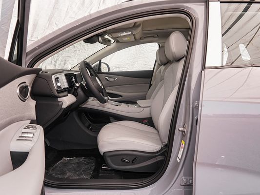صفحه نمایش لمسی ویژگی های داخلی خودرو مدل 2025 BYD EV با سقف خورشیدی و 60.9 کیلو وات ساعت انرژی باتری شارژ سریع خودرو الکتریکی فروش داغ