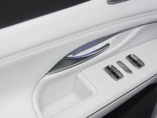 2025 Xpeng G9 SUV کاملا الکتریکی 93.1kWh ظرفیت باتری 423kW حداکثر قدرت موتور 680 کیلومتر برد طولانی و شارژ سریع با سقف خورشیدی