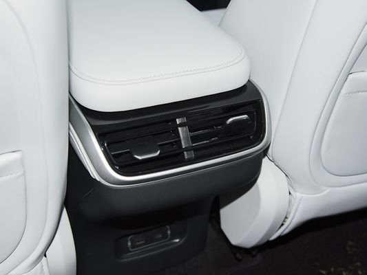 2025 Xpeng G9 SUV کاملا الکتریکی 93.1kWh ظرفیت باتری 423kW حداکثر قدرت موتور 680 کیلومتر برد طولانی و شارژ سریع با سقف خورشیدی