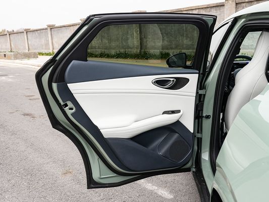 2025 BYD مهر خودرو الکتریکی 06GT زمان شارژ سریع 0.33 ساعت و عملکرد برد طولانی 550 کیلومتر باتری بزرگ با سقف خورشیدی برای خانواده